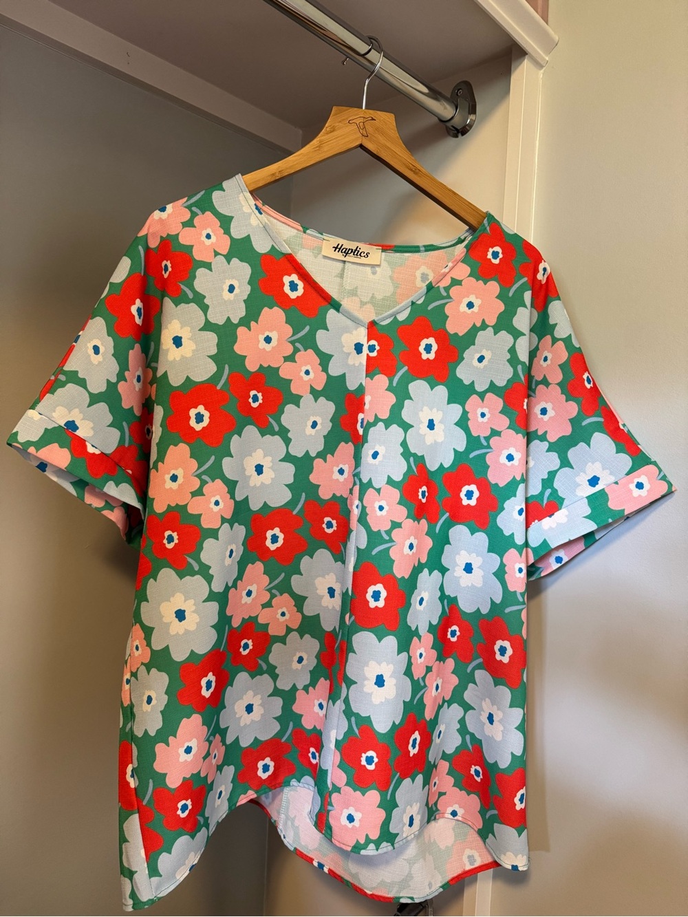 Haptics Women's Floral V-Neck Short Sleeve Blouse — Green/Multi